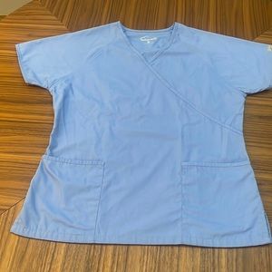 Uniform Advantage Butter Soft Scrub Top size Med